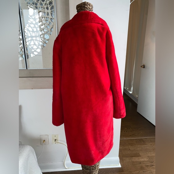 EYE CATCHING RED FAUX FUR MIDI COAT. - Picture 4 of 8
